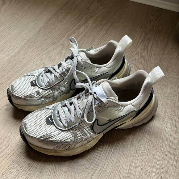 Nike V2K Run Size 9 - Picture 1 of 5
